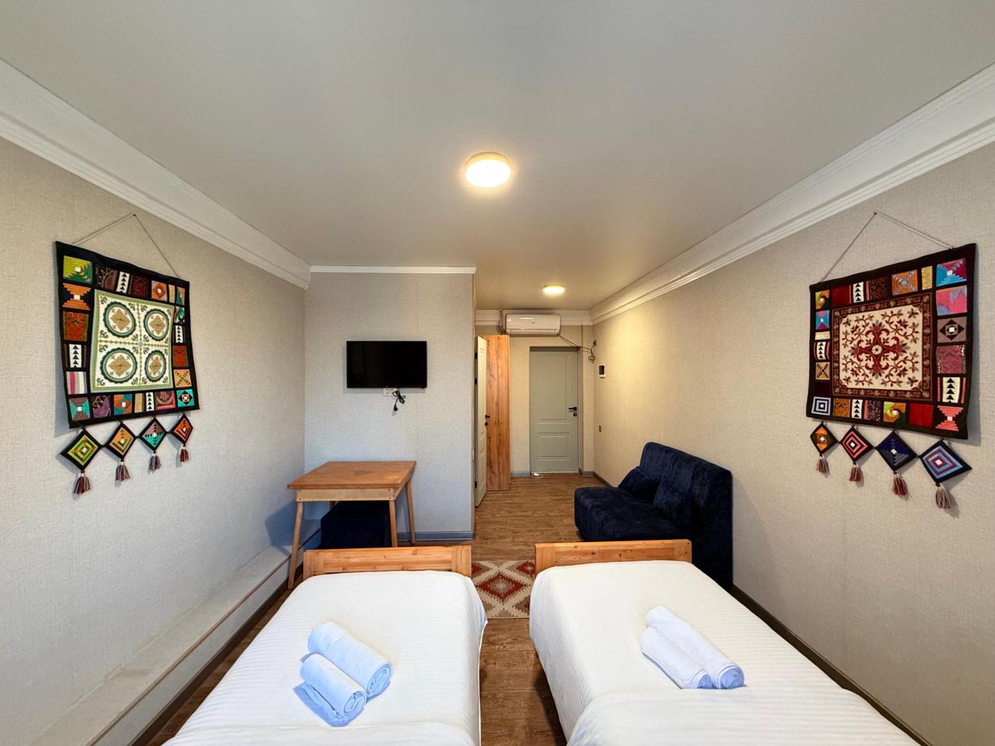 Salamat Hotel Bichkek Extérieur photo
