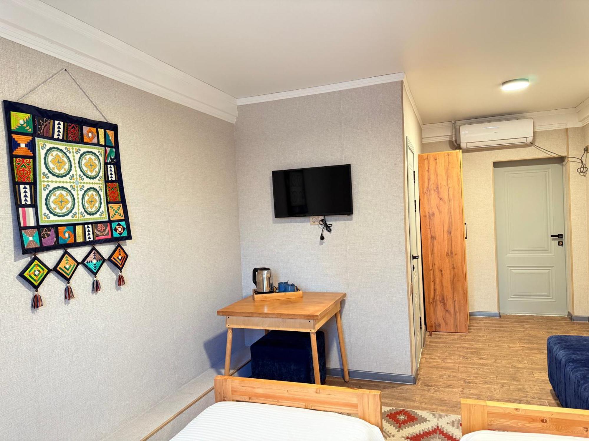 Salamat Hotel Bichkek Extérieur photo