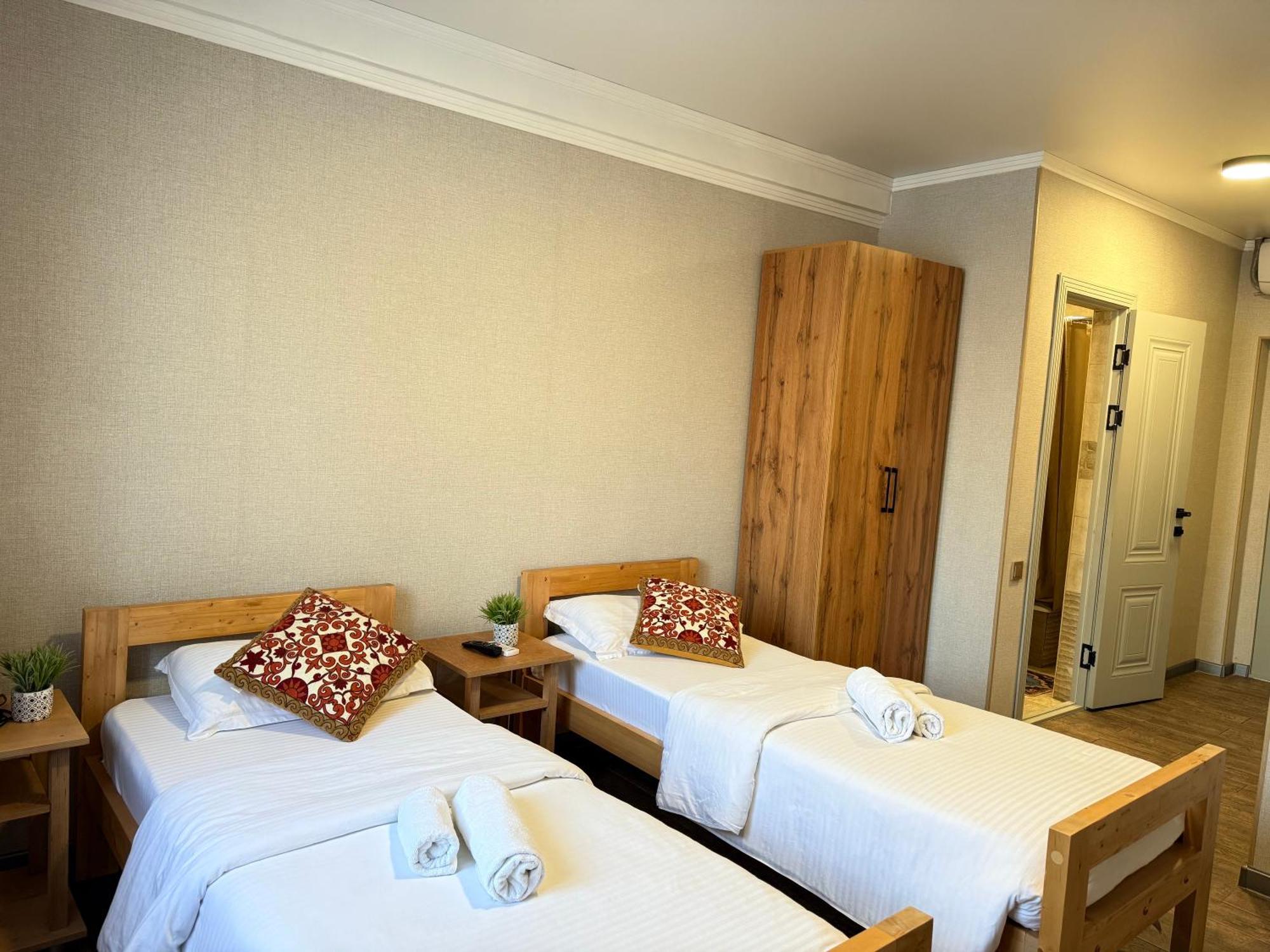Salamat Hotel Bichkek Extérieur photo