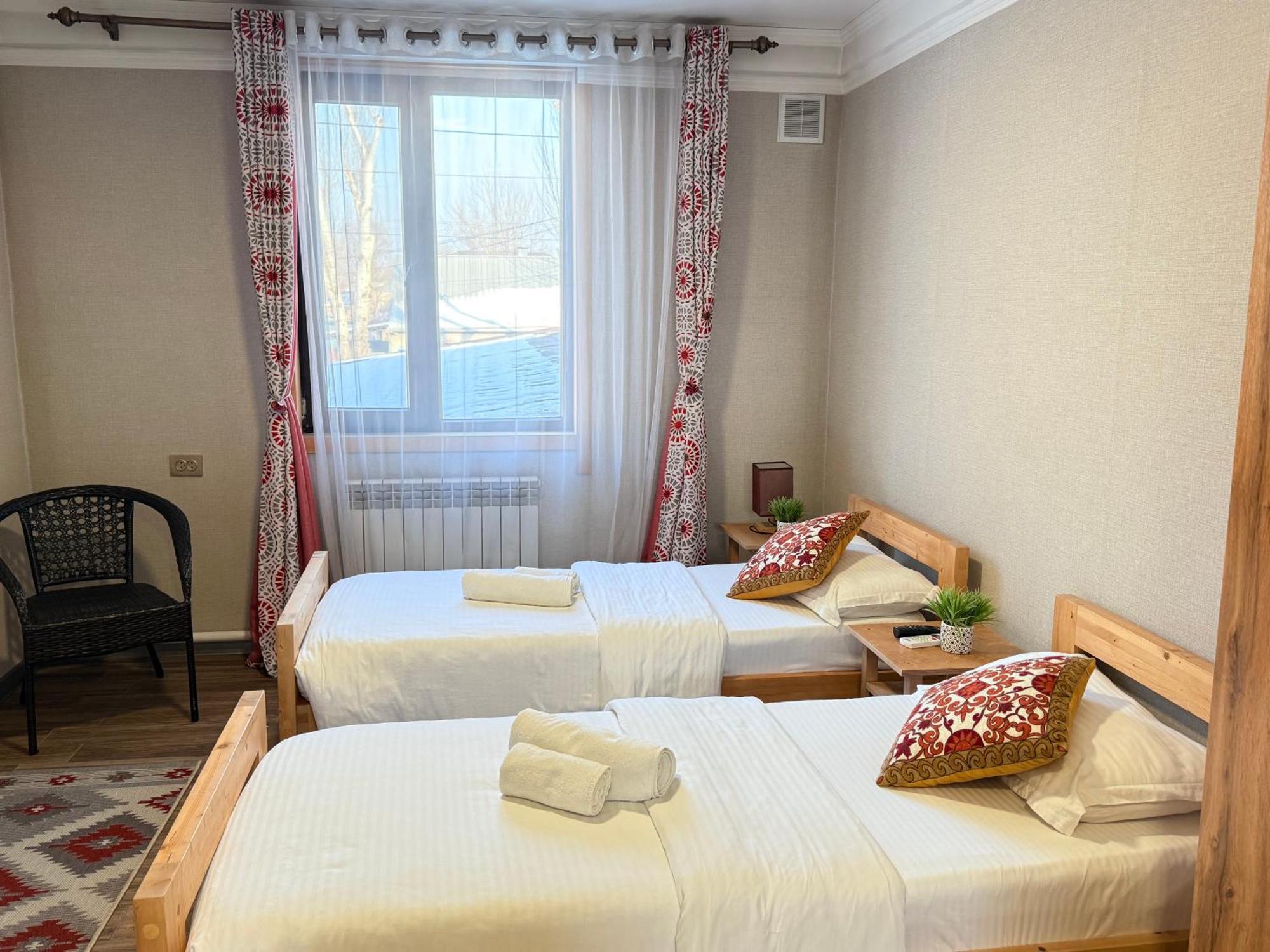 Salamat Hotel Bichkek Extérieur photo
