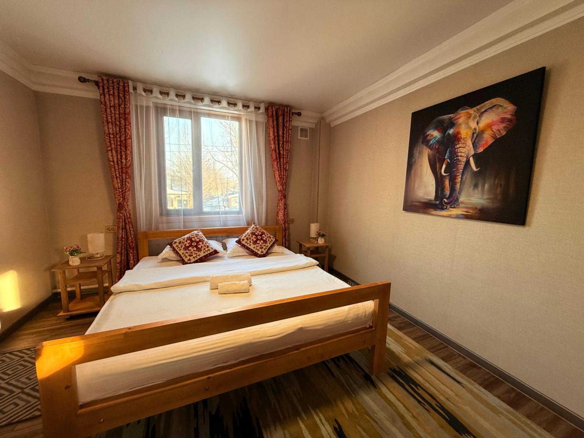 Salamat Hotel Bichkek Extérieur photo